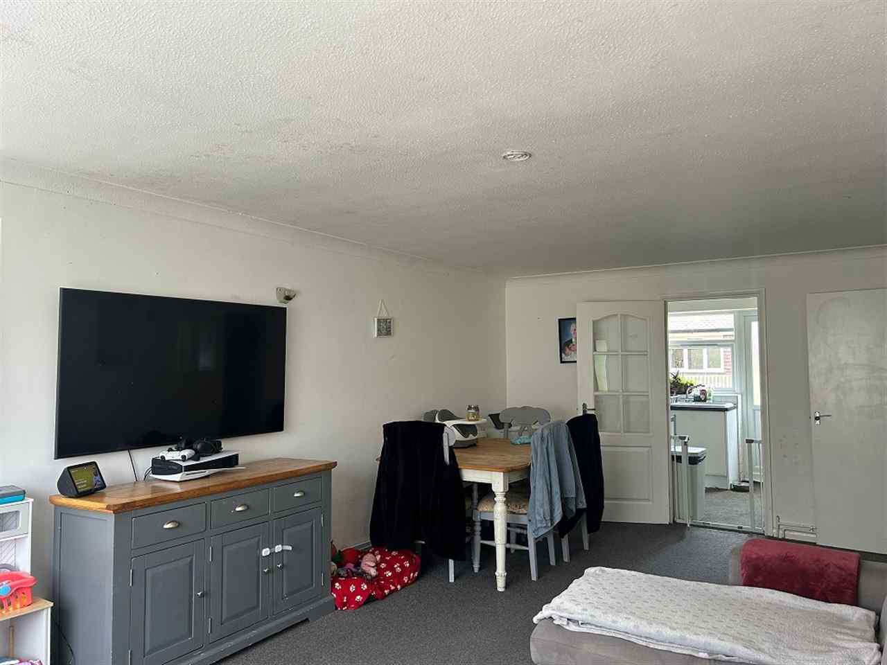 resized-2349823-Lounge Diner 6.jpg